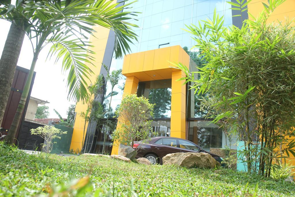 Hotel Kamrel Kurunegala Kültér fotó